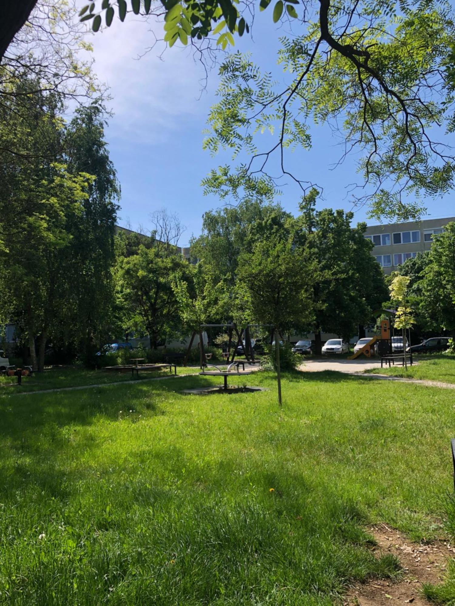 Juti Apartman Eger Bagian luar foto