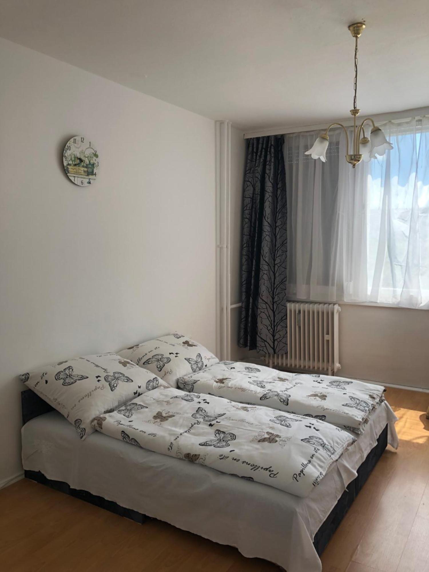 Juti Apartman Eger Bagian luar foto